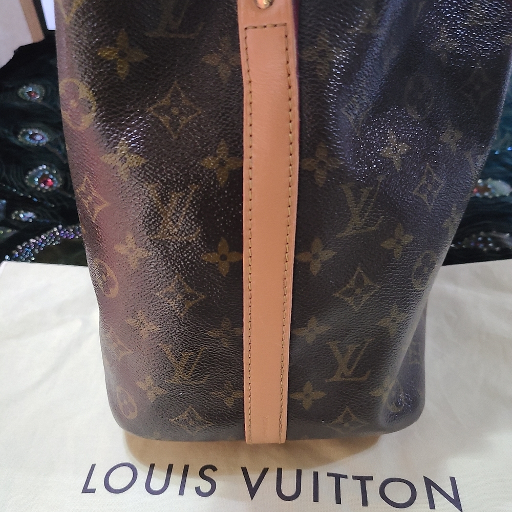 Louis Vuitton Petite Noe Bag - Picture 8 of 16